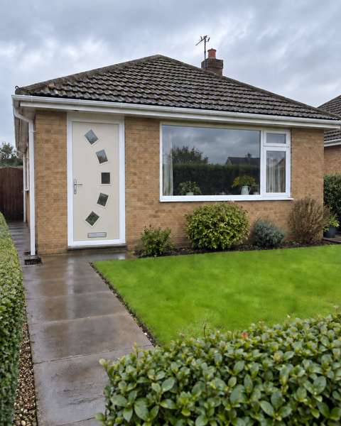 5 Square Curved Glazed Composite Front Door in Cream