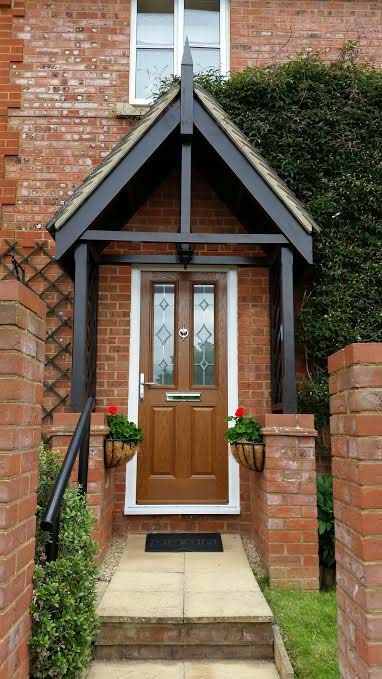 2 Panel 2 Square Crystal Diamond Composite Front Door in Oak