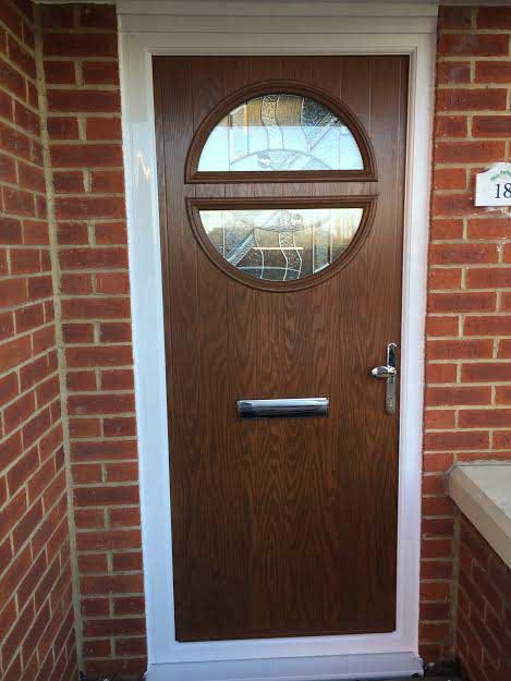 Circle Abstract Composite Front Door in Oak